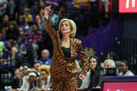 lsu lady tigers basketball coach.